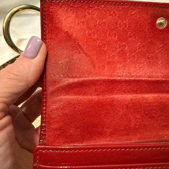 Gucci Red Clutch with Glossy Finish and Fold-Over Design - Picture 7 of 15